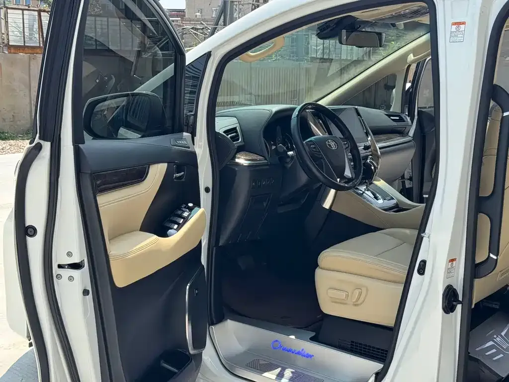 Toyota Alphard — фото 3