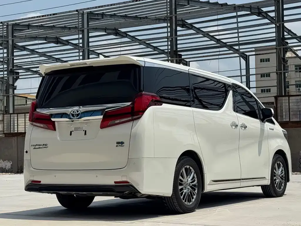 Toyota Alphard — фото 8