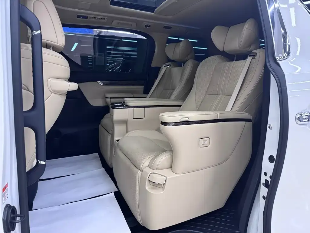 Toyota Alphard — фото 6