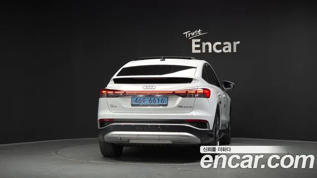 Audi Q4 e-tron — фото 2