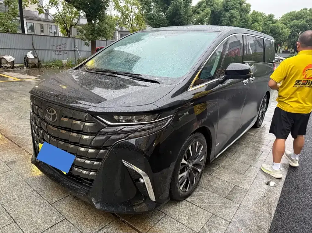 Toyota Alphard — фото 5