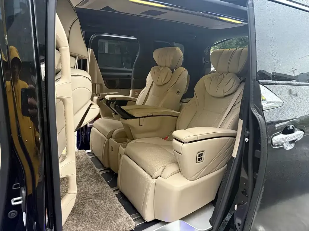 Toyota Alphard — фото 9