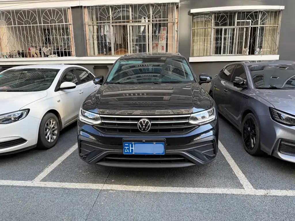 Volkswagen Tiguan L — фото 7