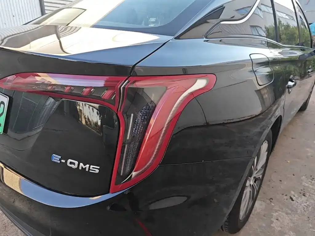 Hongqi E-QM5 — фото 2