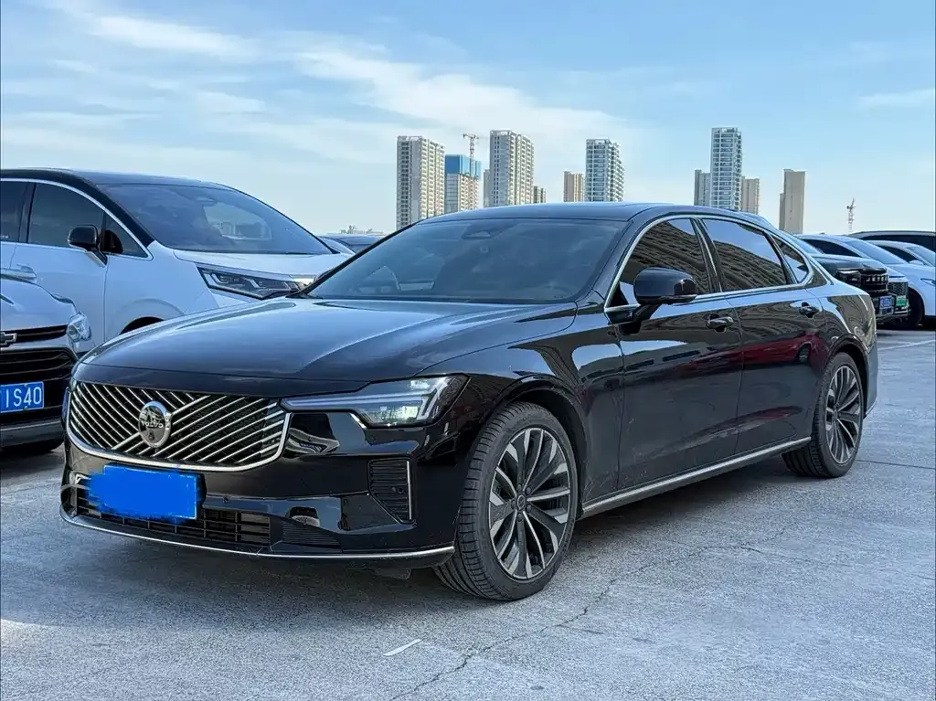 Volvo S90 — фото 1