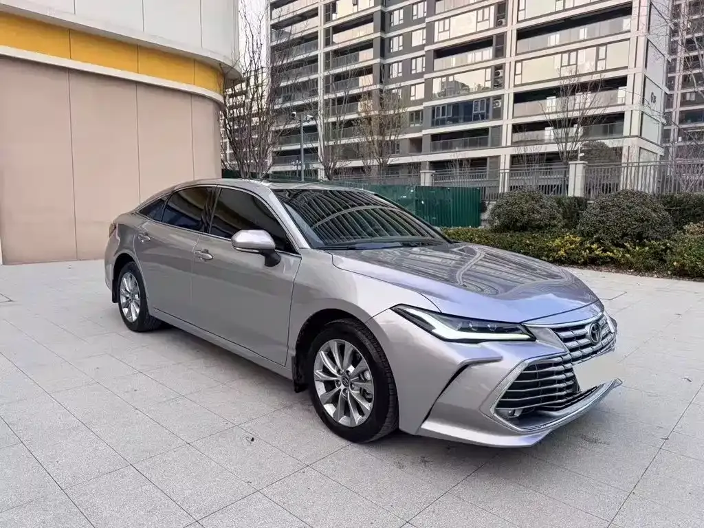 Toyota Avalon — фото 1