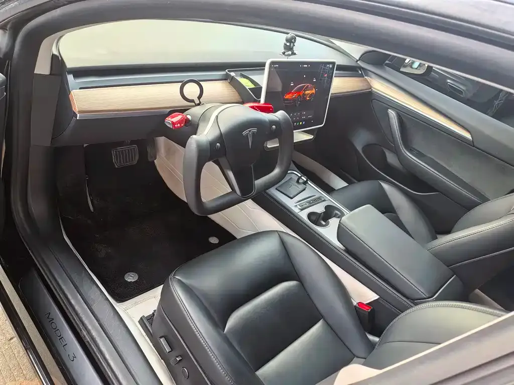 Tesla Model 3 — фото 3