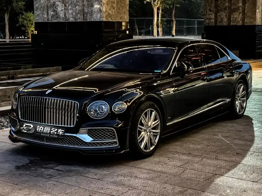 Bentley Flying Spur — фото 1