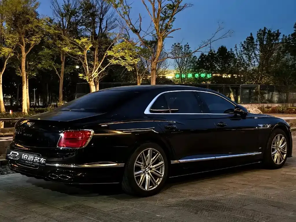 Bentley Flying Spur — фото 5