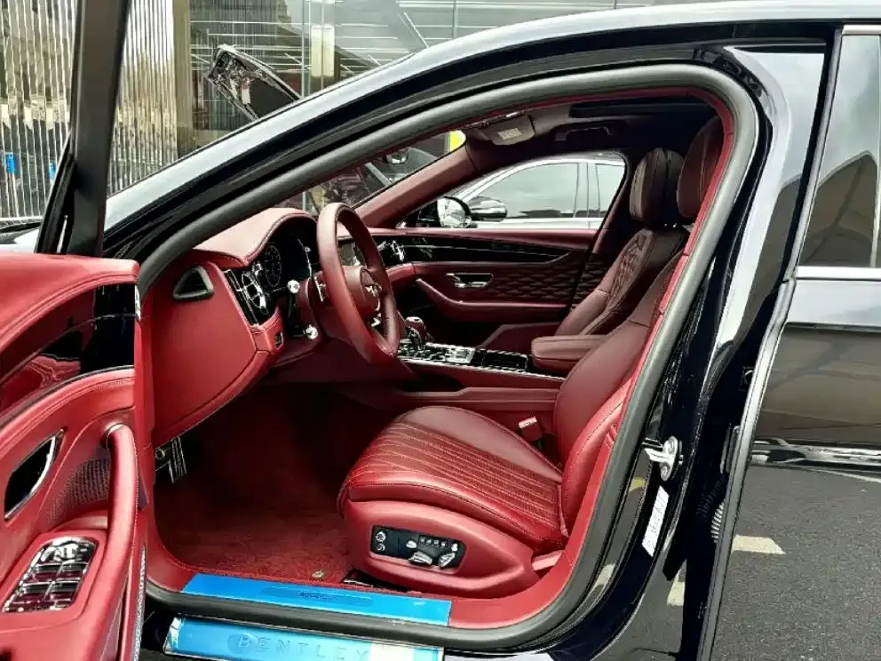 Bentley Flying Spur — фото 6