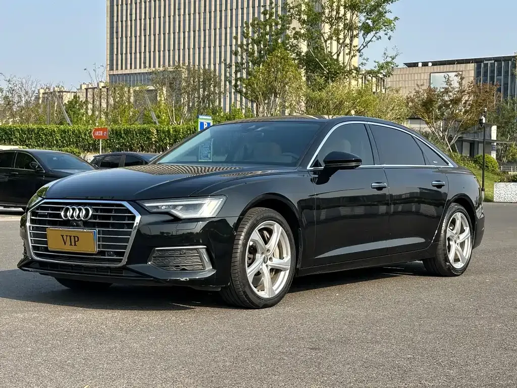 Audi A6L — фото 1