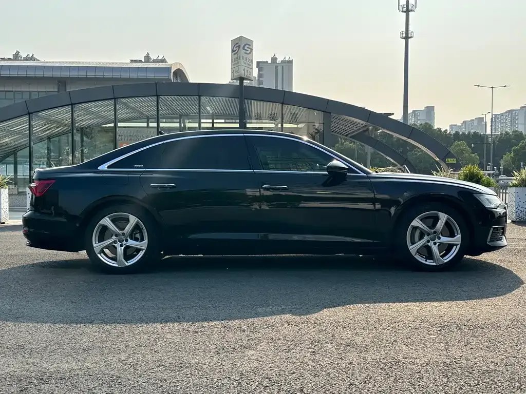Audi A6L — фото 7