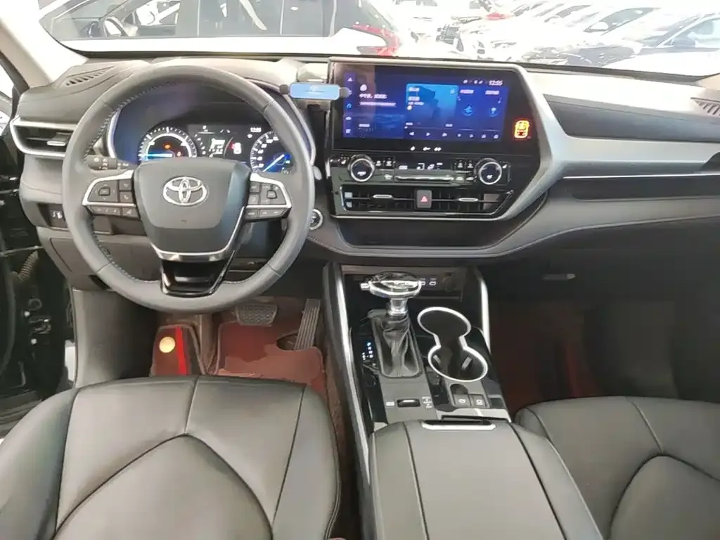 Toyota Highlander — фото 9