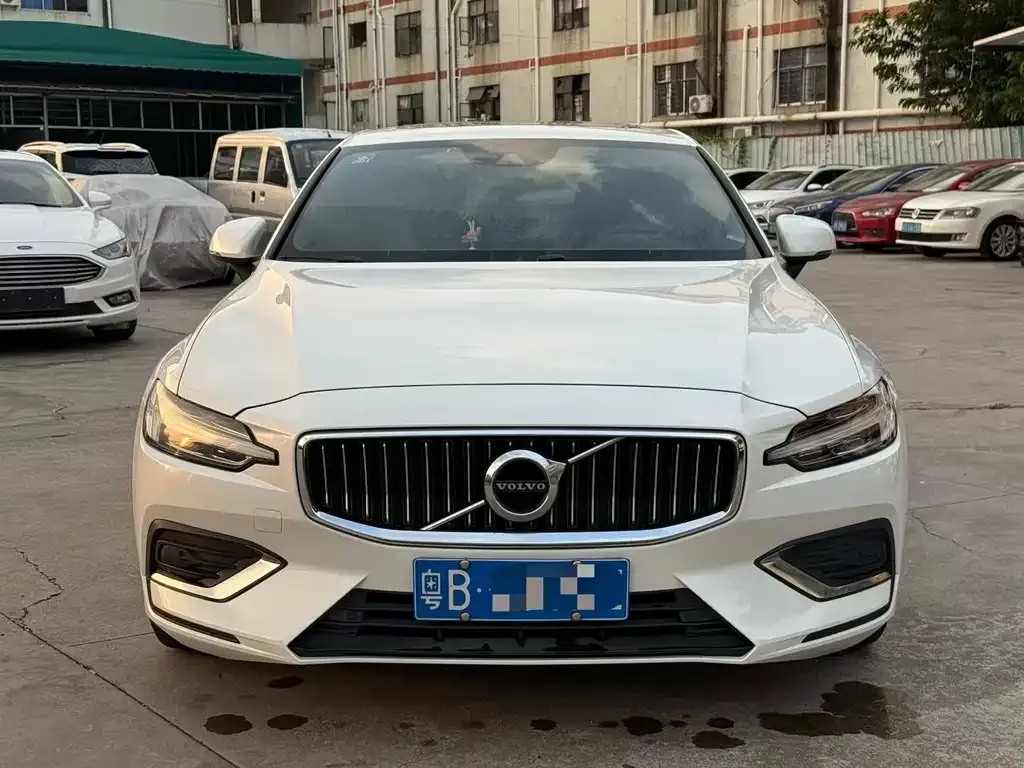 Volvo S60 — фото 4
