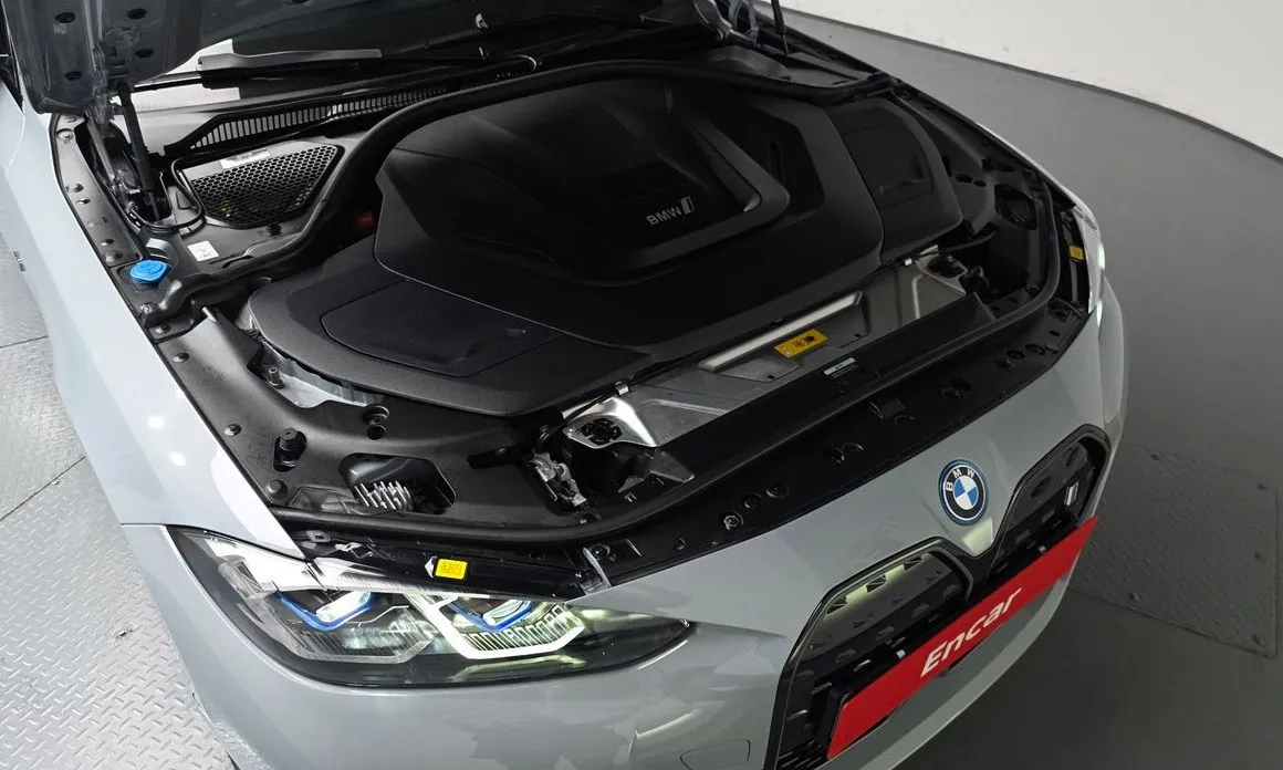 BMW i4 — фото 10