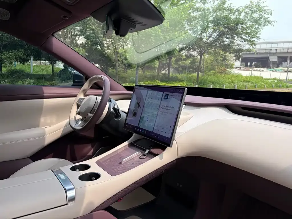 Xiaomi YU7 — фото 4
