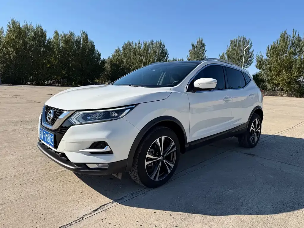 Nissan Qashqai — фото 1