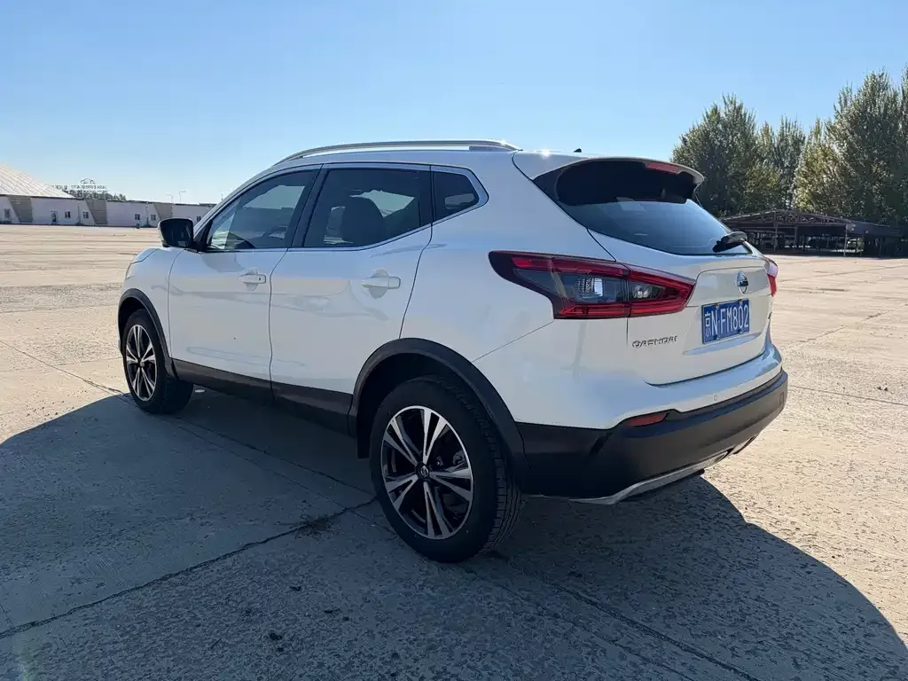 Nissan Qashqai — фото 8