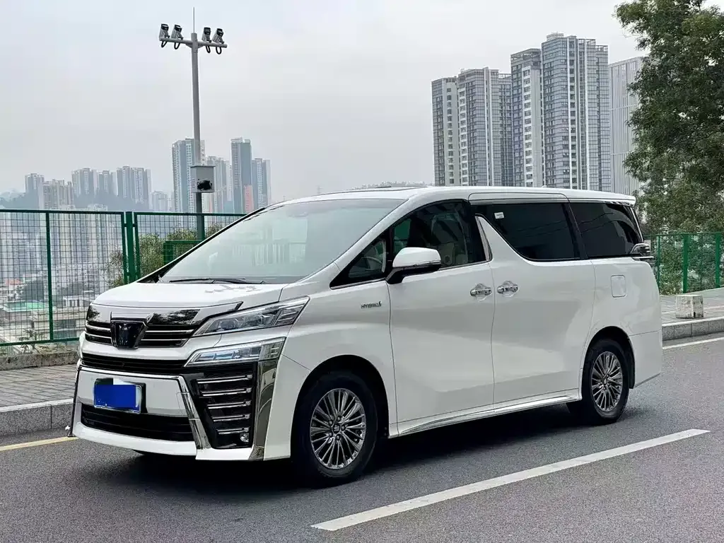 Toyota Vellfire — фото 1