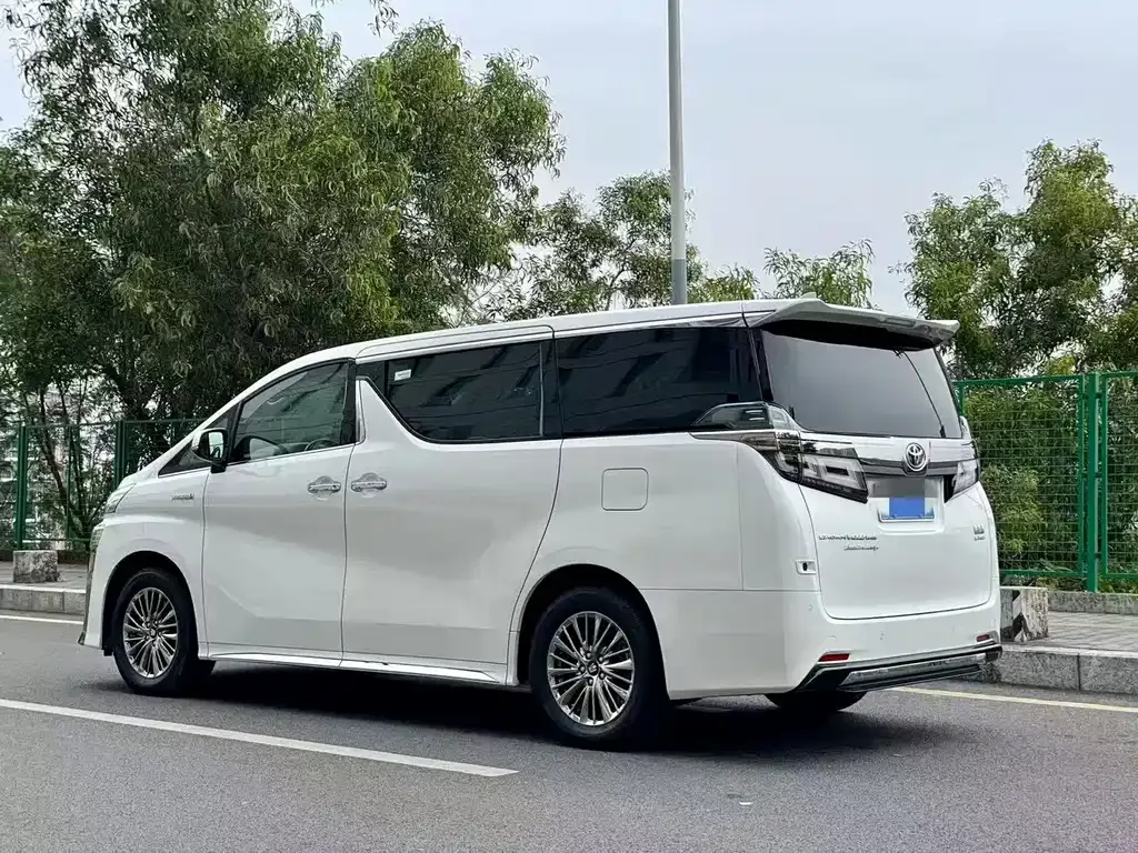 Toyota Vellfire — фото 8