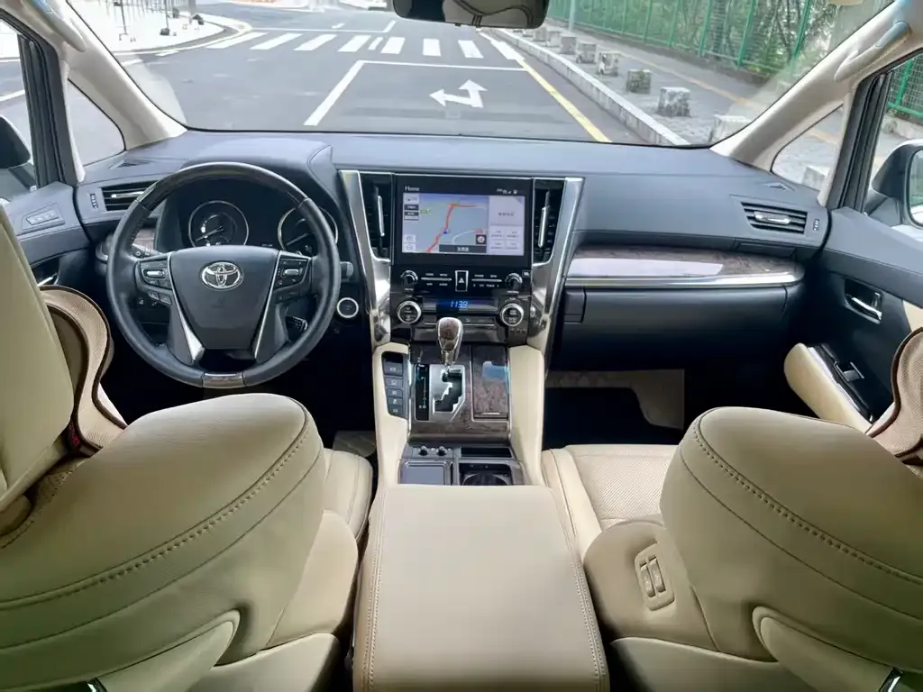 Toyota Vellfire — фото 7