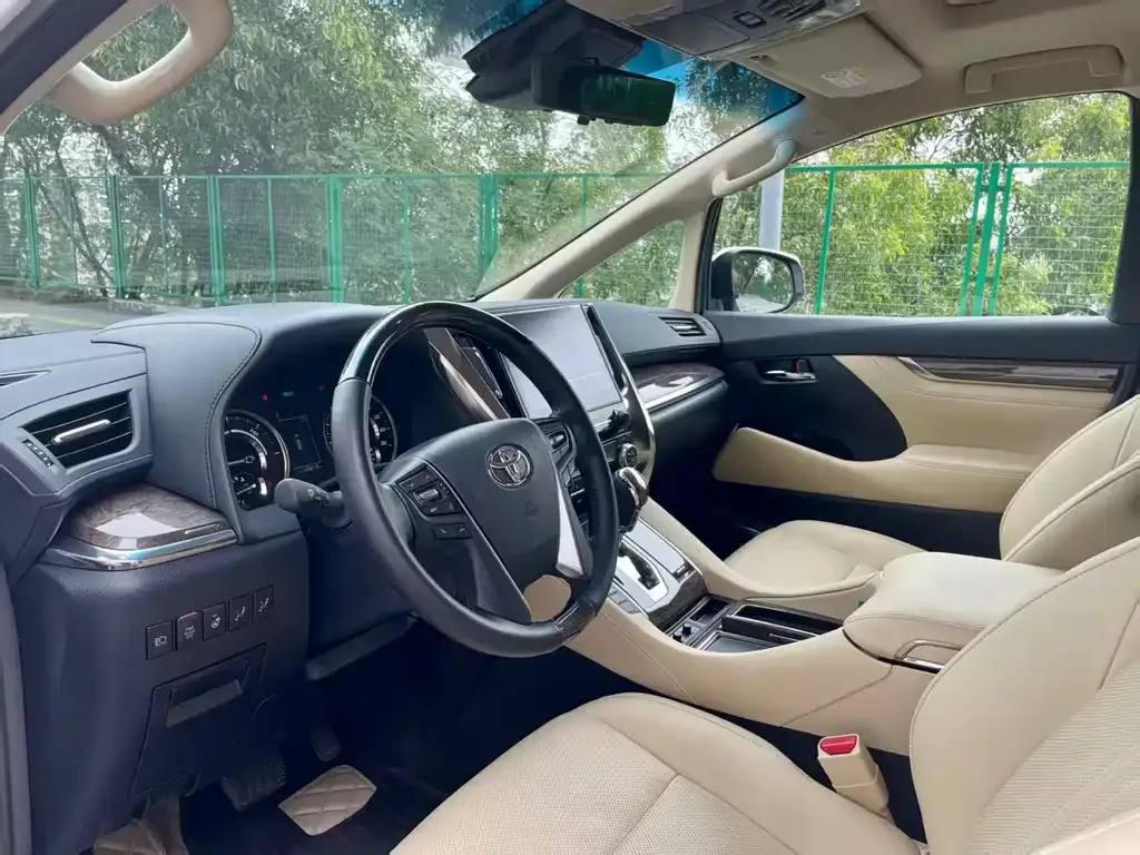 Toyota Vellfire — фото 3
