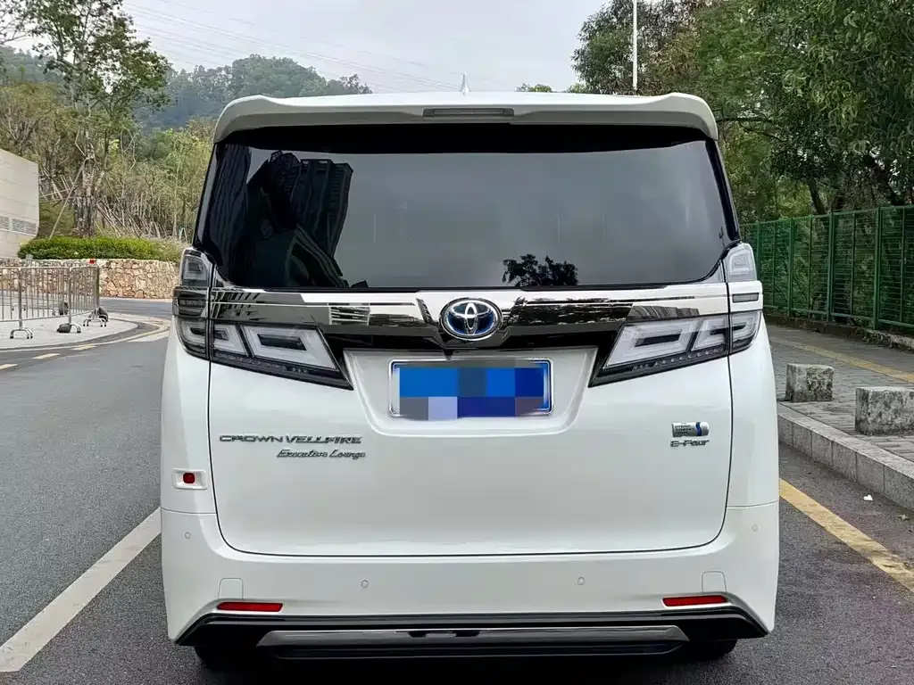 Toyota Vellfire — фото 4