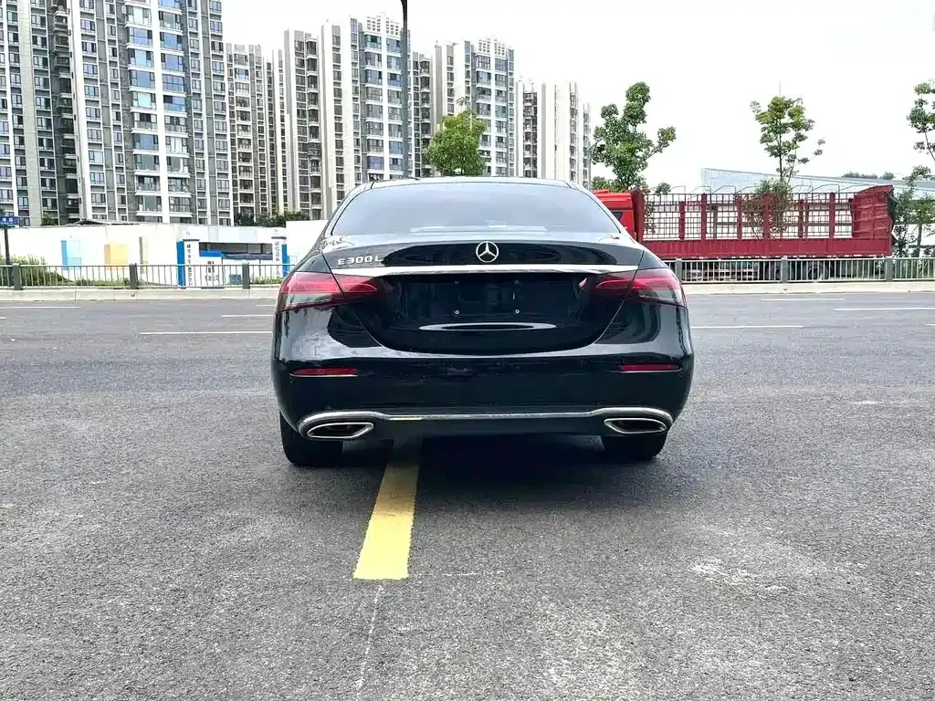 Mercedes-Benz E-Class — фото 6