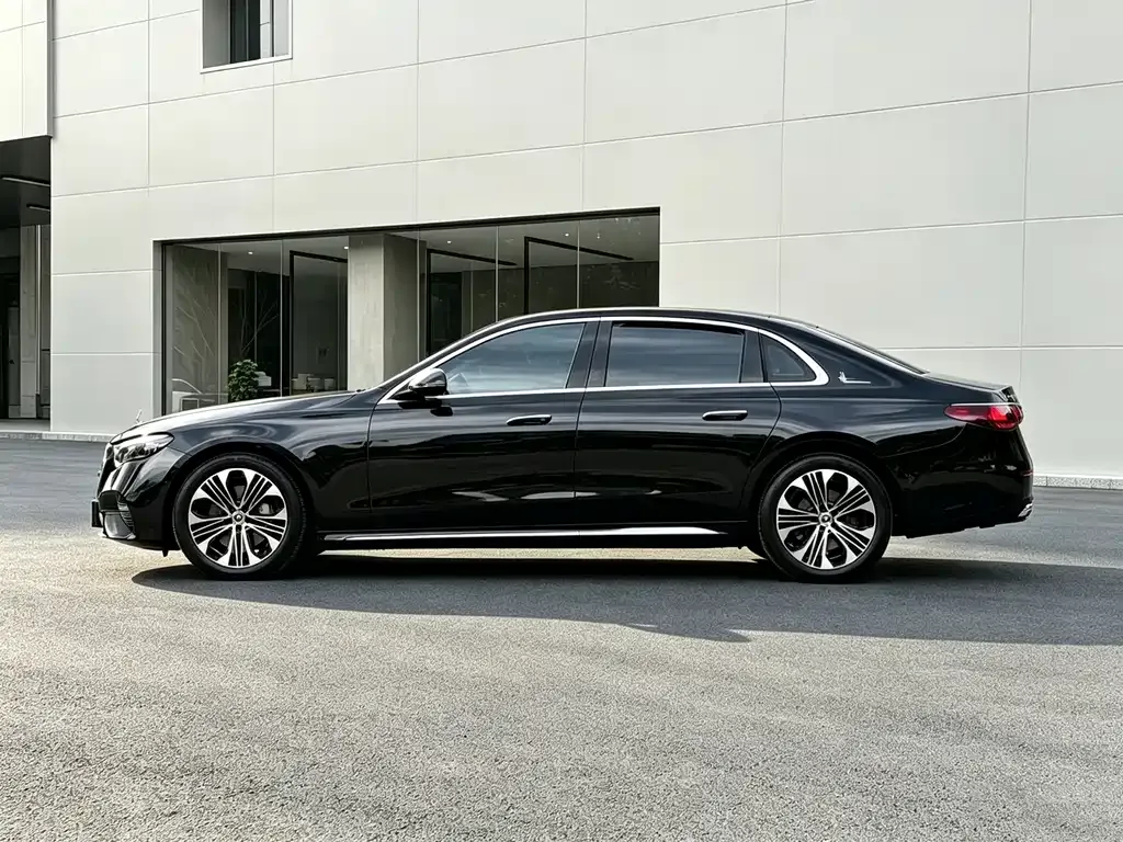 Mercedes-Benz E-Class — фото 8