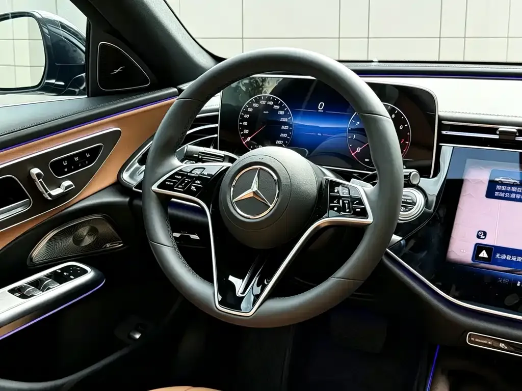 Mercedes-Benz E-Class — фото 10