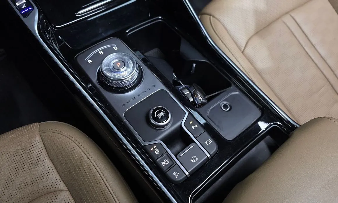 Kia Sorento — фото 8