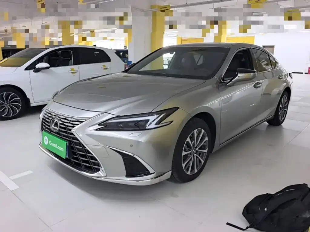Lexus ES — фото 1