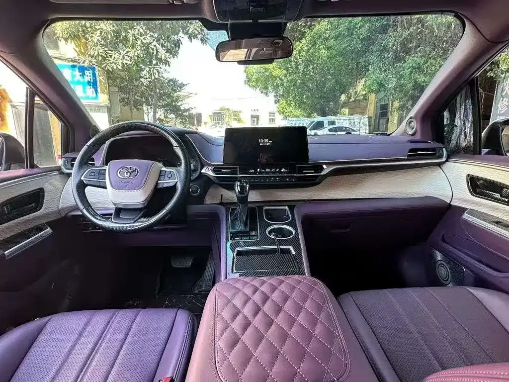 Toyota Sienna — фото 5