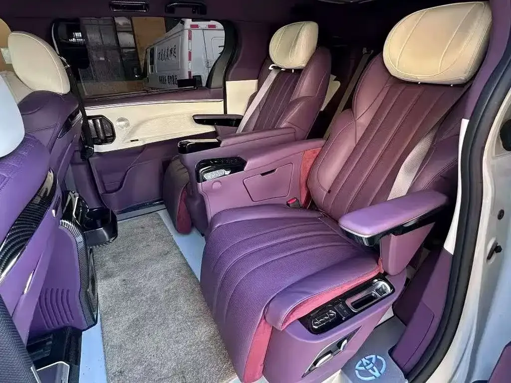 Toyota Sienna — фото 4