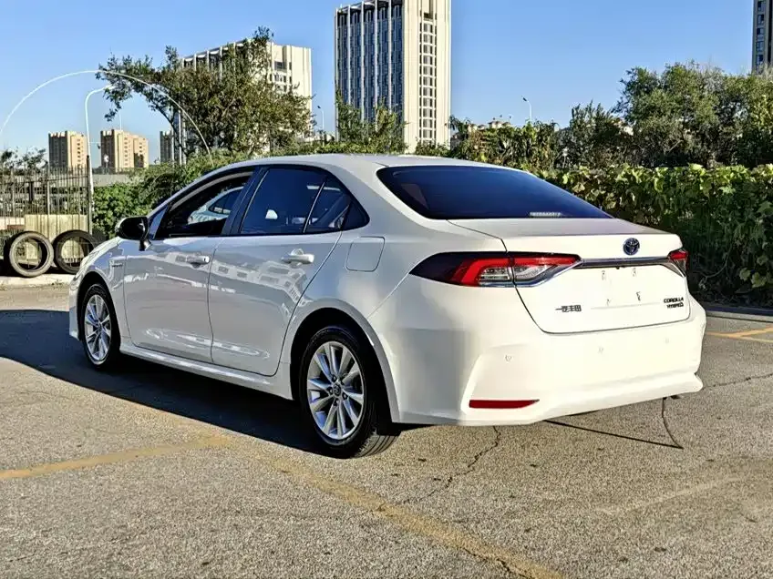 Toyota Corolla — фото 6