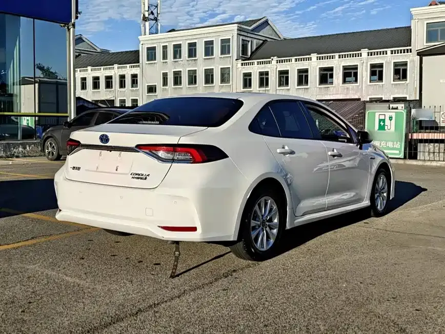 Toyota Corolla — фото 4