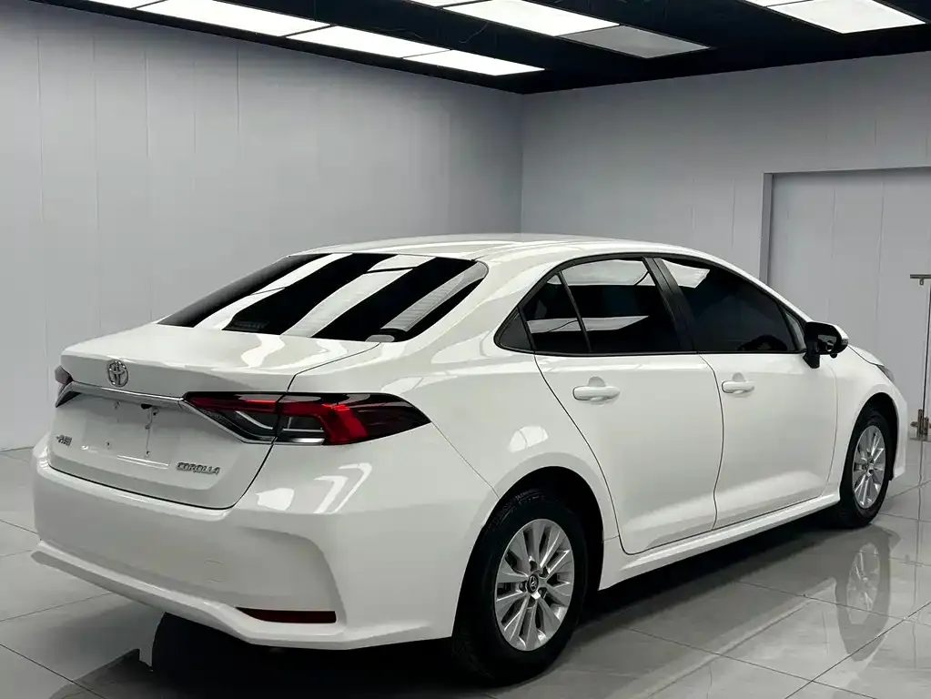 Toyota Corolla — фото 5
