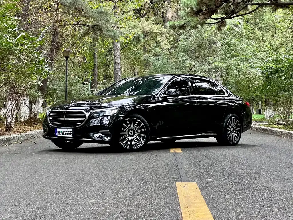 Mercedes-Benz E-Class — фото 1