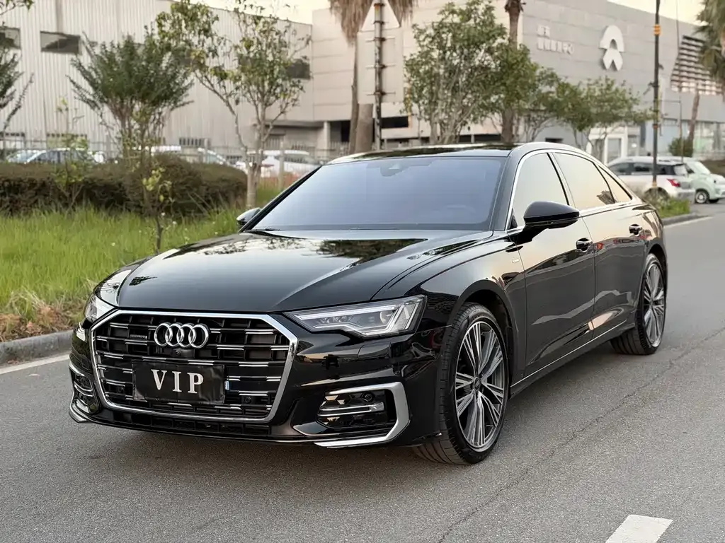 Audi A6L — фото 1