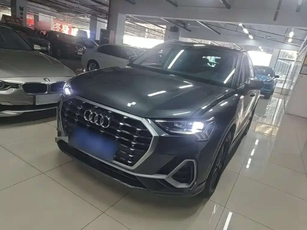 Audi Q3 — фото 1