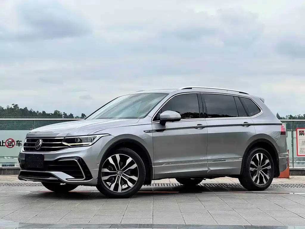 Volkswagen Tiguan L — фото 1
