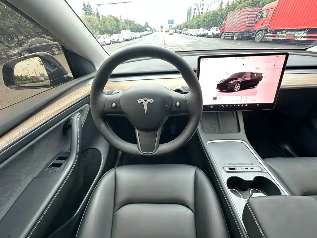Tesla Model Y — фото 5