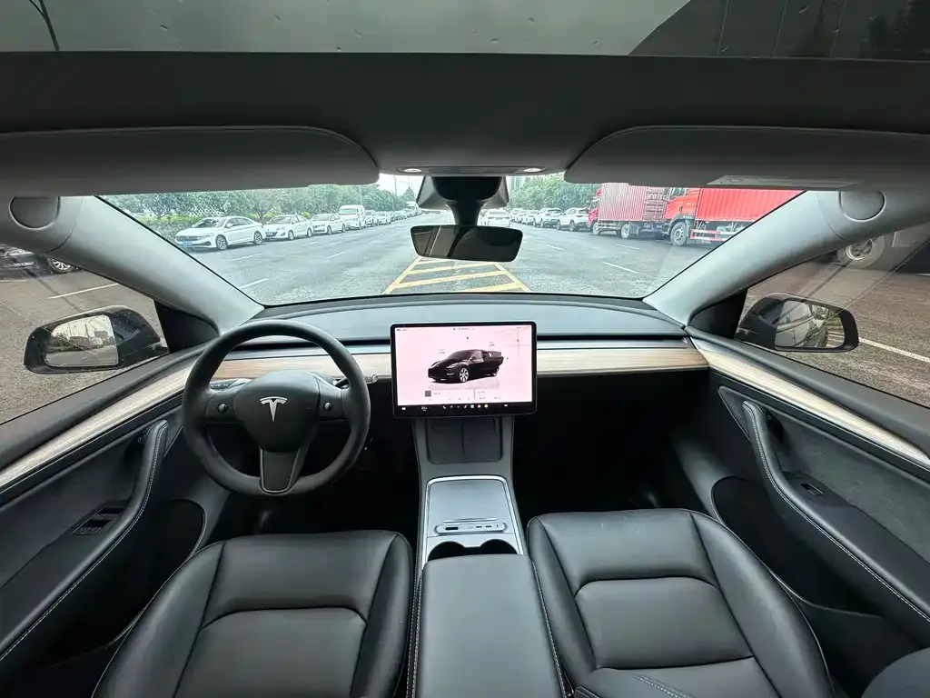 Tesla Model Y — фото 4