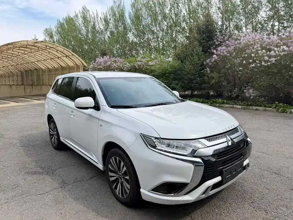 Mitsubishi Outlander — фото 5