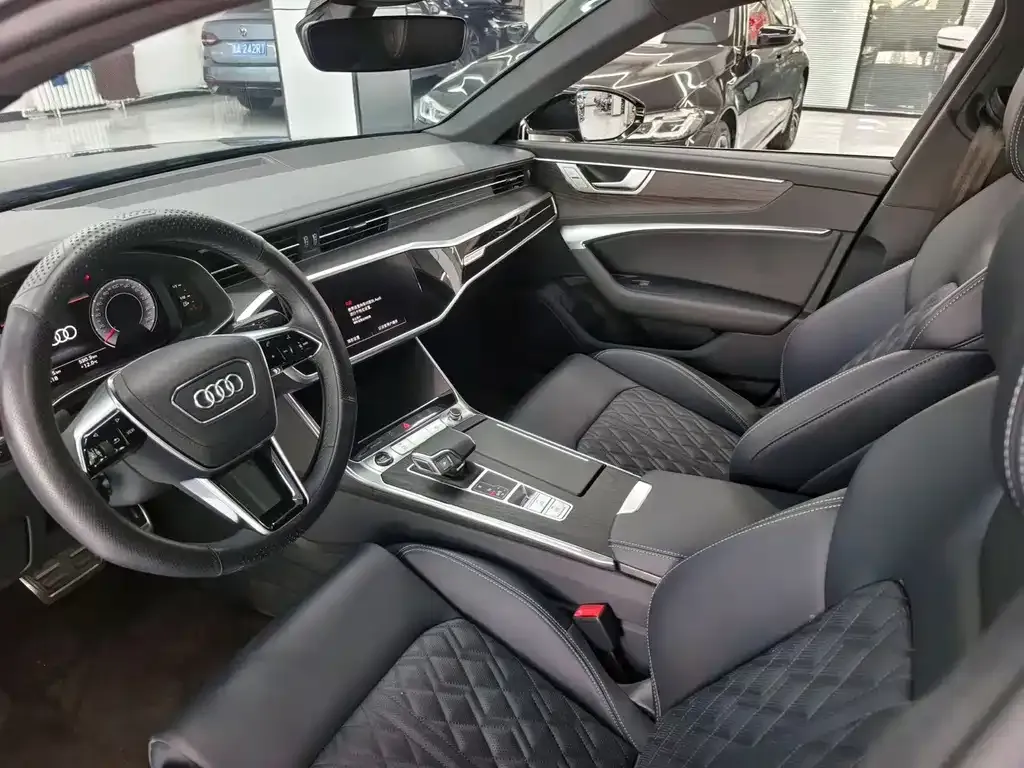 Audi A6L — фото 9
