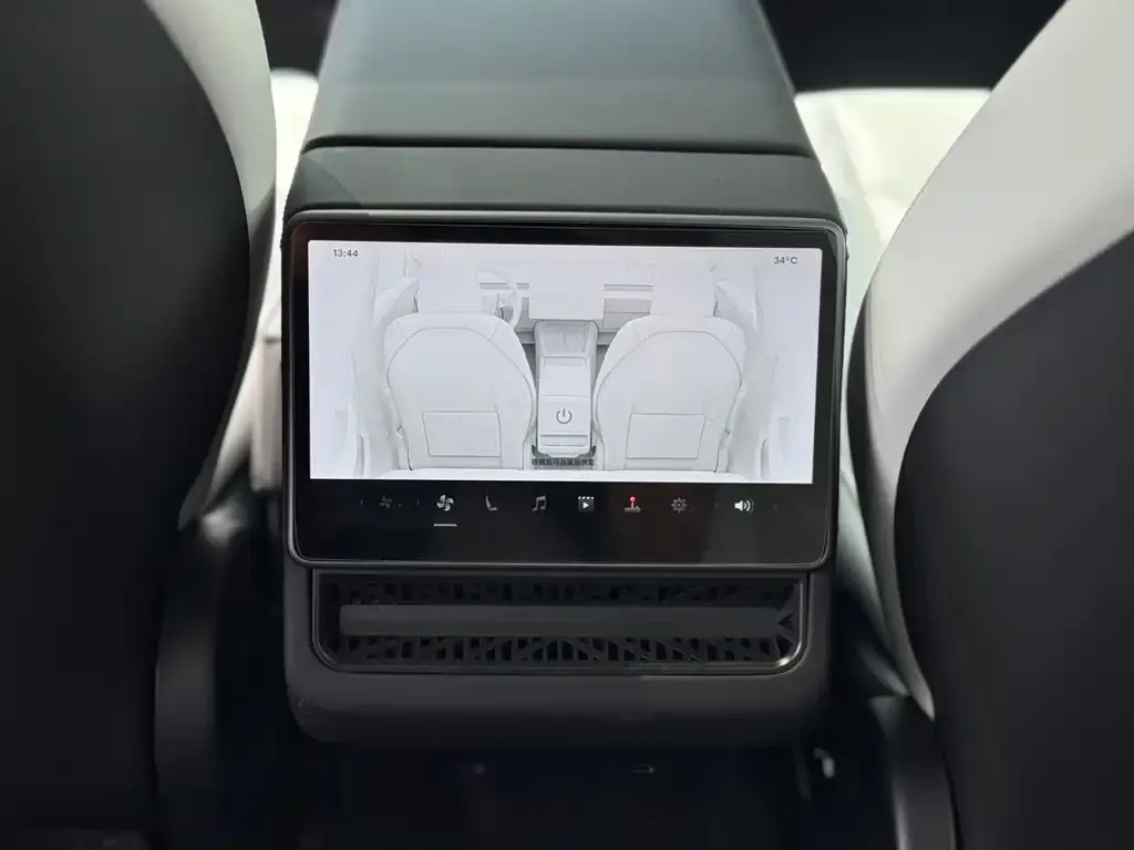 Tesla Model 3 — фото 3