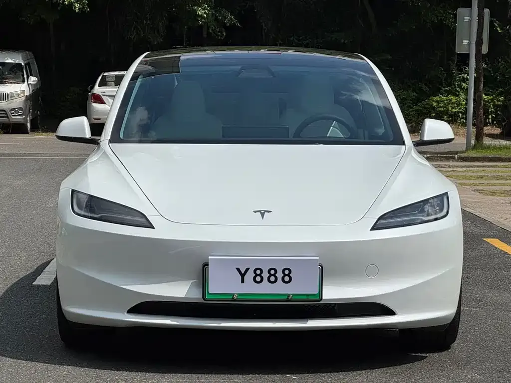 Tesla Model 3 — фото 9