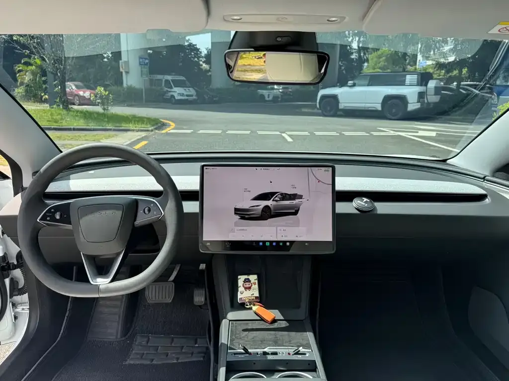 Tesla Model 3 — фото 6