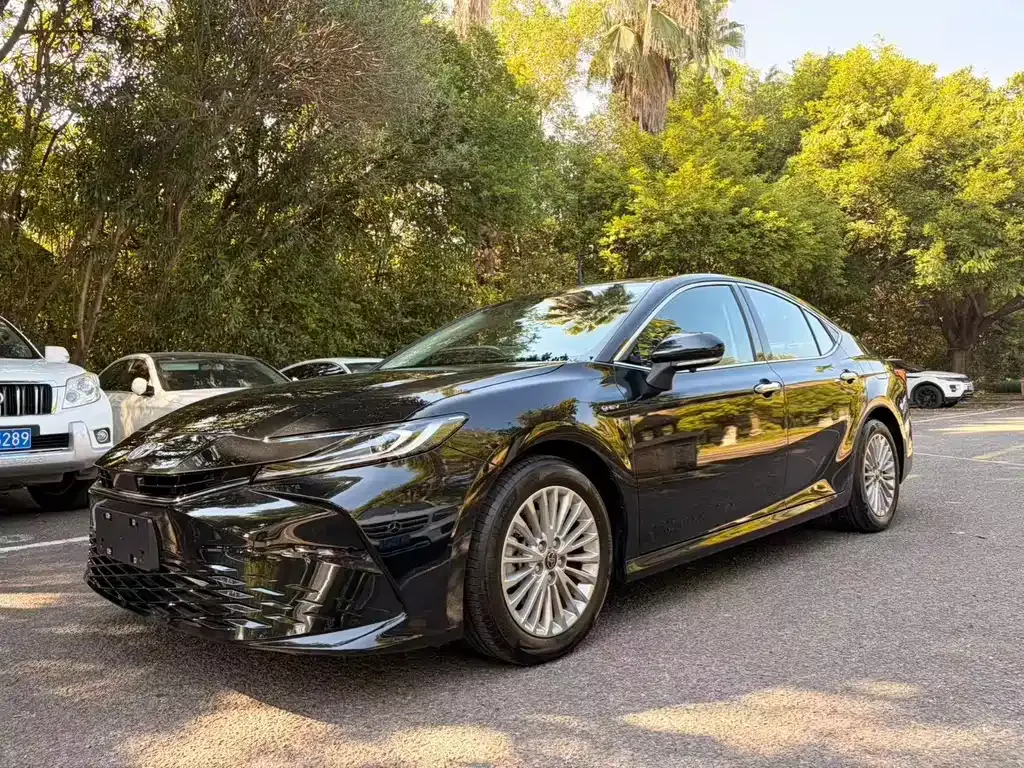 Toyota Camry — фото 8