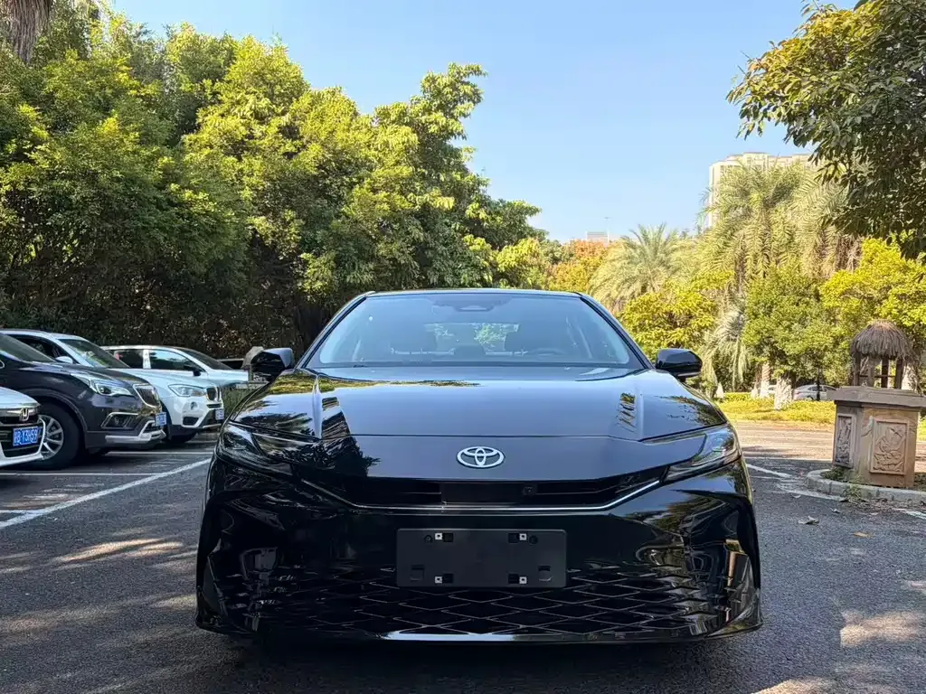 Toyota Camry — фото 10